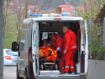 "IMALI SMO I POVREDU SA EKSPRES LONCEM" Ljudi po Beogradu juče masovno padali, dežurni doktor sa VMA o neobičnoj noći za nama