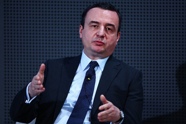 EVO KO NAVIJA ZA ANTISRPSKU OPOZICIJU Puna podrška Kurtija Mariniki, Ješiću, Gruhonjiću