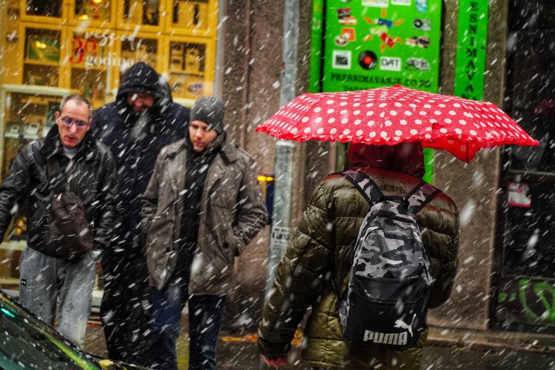 HITNO UPOZORENJE RHMZ, UPALJENI METEOALARMI U Srbiju stižu ledena kiša i sneg, preti opasnost od JEDNE KRITIČNE POJAVE!
