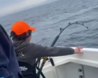 DOK JE PECAO, SNIMIO JE ZASTRAŠUJUĆI FENOMEN! Pobegao je glavom bez obzira (VIDEO)