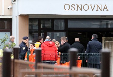 EVO U KAKVOM SU STANJU UČITELJICA I POVREĐENI ĐACI! Ubica (19) iz Zagreba operisan, dvoje dečice na oporavku posle slučaja koji trese region (FOTO)