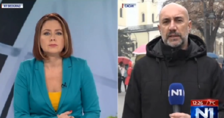 SRAMNO: PROSVETNI RADNICI U ČAČKU NAPRAVILI SKUP POSVEĆEN STRADALIMA U NOVOM SADU A PUŠTAJU MUZIKU KAO NA ŽURCI! (VIDEO)