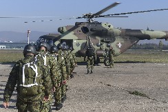 "UVEREN SAM DA ĆETE I UBUDUĆE USPEŠNO IZVRŠAVATI ZADATKE": Vučić čestitao Dan Ratnog vazduhoplovstva i protivvazduhoplovne odbrane