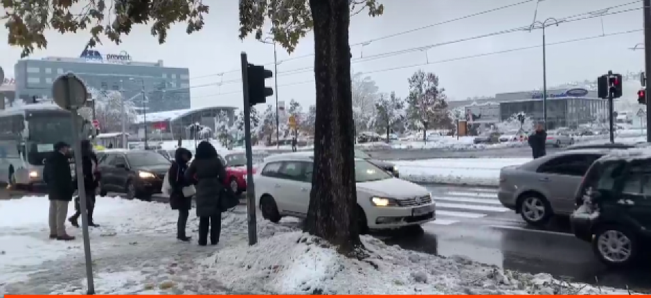 ZAVEJANA NAŠA VODITELJKA! Upala u snežnu oluju, svi u šoku zbog onoga što vide!