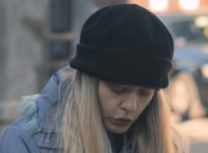 AU, KAKAV ŠOK Pogledajte kako ''Tragačica'' Milica izgleda bez trunke šminke! (VIDEO)