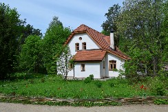 MLADIM PAROVIMA DODELJENO 870 DOMOVA Ministarstvo za brigu o selu uspešno realizovalo projekta preporoda