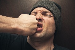 POLOMIO KOLEGI (22) SVE KOSTI NA LICU Brutalna tuča u Rakovici!