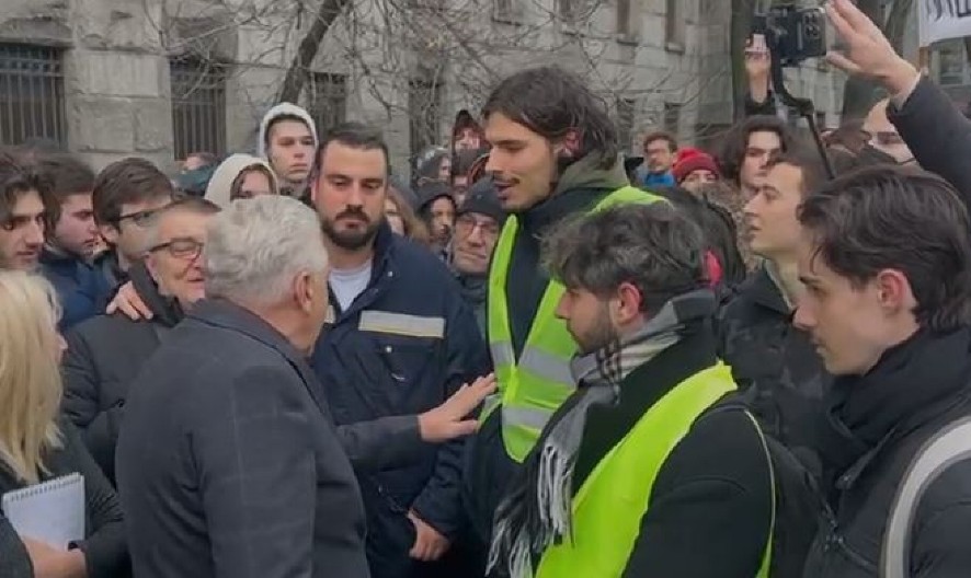 "NAS 14.200 ZAPOSLENIH UOPŠTE NE ZANIMA" Pogledajte bahato lupetanje "studenata", došli da podrže, ne znaju ni šta, ni koga! (VIDEO)