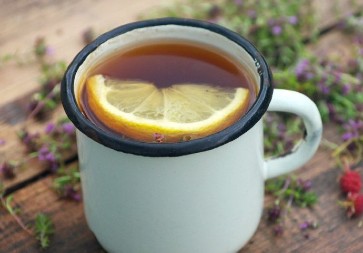 ČAJ OD KAMILICE BLAGOTVORAN ZA CEO ORGANIZAM Pijemo ga da se opustimo, kada smo prehlađeni ali ima još jedan izuzetan učinak