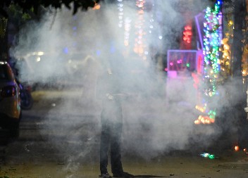 KO NAPRAVI OVAJ PREKRŠAJ, KAZNA JE 100.000 DINARA Svi to rade tokom praznika, daju čak i deci! ZA OVO SE IDE I NA ROBIJU