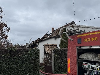 VELIKI POŽAR U BORU Vatra guta auto-servis i restoran (VIDEO)