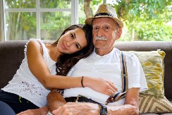 AU, MAJKO MILA, DA LI JE OVO REALNO? Najbolja drugarica joj provela noć sa dedom, ali spremite se, najgore tek dolazi - fuj!