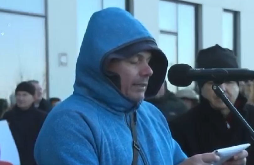 MRZI SPC, MRZI SRPSKU I MNOGO VOLI BLOKADE U SRBIJI Evo koga su doveli u Novi Sad da čita na hrvatskom pismo (FOTO/VIDEO)