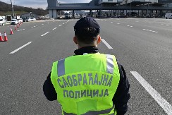 VIC DANA Saobraćajac piše kaznu, a vozač mu kaže...