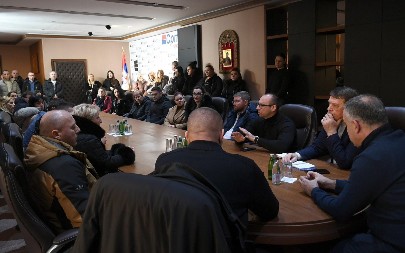 SAOPŠTENJE SRPSKE LISTE:  Kurti pokušava da očisti Srbe sa Kosova! Niko neće ostati bez ličnih dohodaka, država Srbija stoji uz naš narod na Kosovu i Metohiji