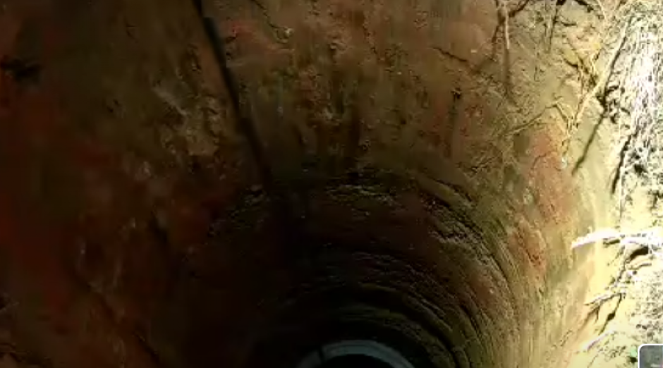 MAJKA TROGODIŠNJEG DETETA PREŽIVLJAVA KOŠMAR: "MOJA ĆERKA JE GLADNA I ŽEDNA" Devojčica pala u bunar, 6 dana pokušavaju da je izvuku!