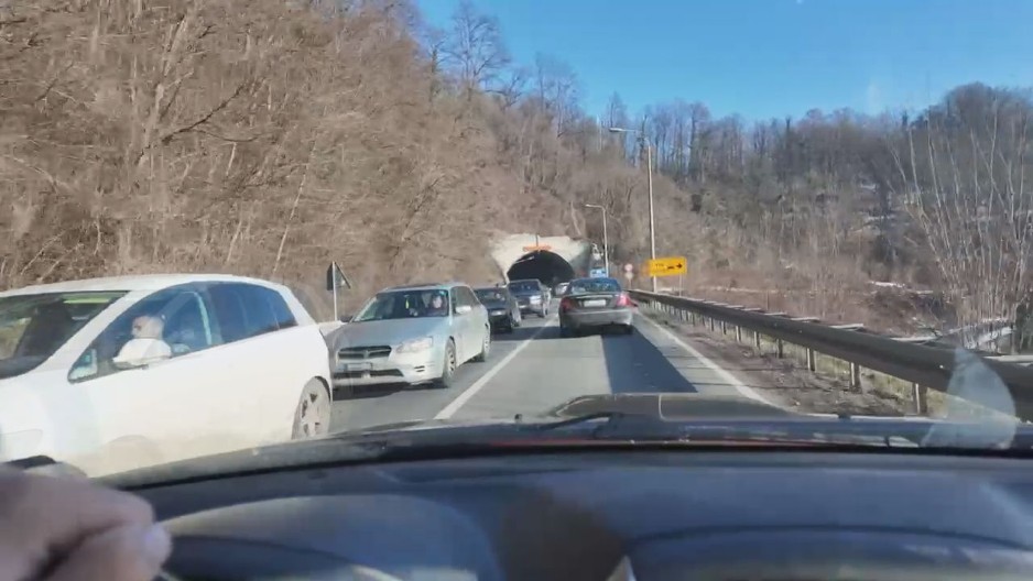 KRENULA PRAZNIČNA SEOBA SRBA Kolona je kilometarska, ali samo u ovom smeru (FOTO/VIDEO)