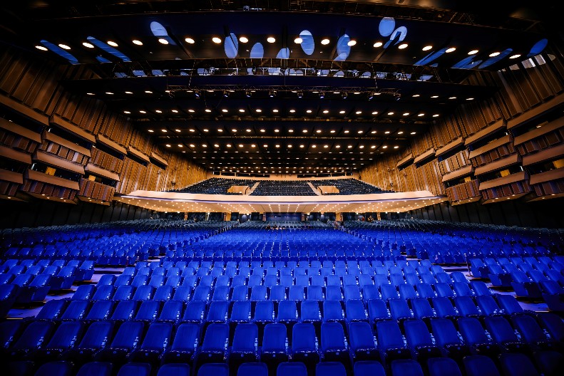 PRVOG DANA NOVE GODINE: Bojan Suđić i Srpska filharmonija u Sava Centru