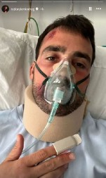 GLUMAC SAV U MODRICAMA, PODLIVI I MASKA NA LICU! Oglasio se iz bolnice, zabrinuti za njegovo zdravlje!