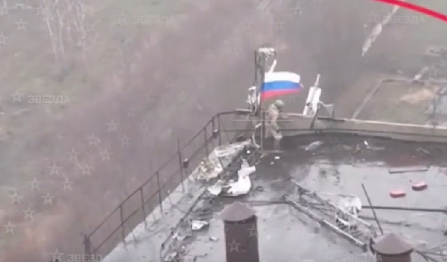 RUSI DIGLI ZASTAVU NA JEDNOM OD NAJTEŽIH UPORIŠTA Radili snajperi, eksploziv i raketni bacač plamena (VIDEO)