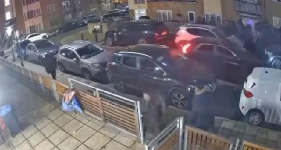 PUCNJAVA ISPRED CRKVE Majka ubijena, ima povređenih