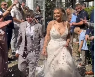 SVI MISLE DA SE UDALA ZA DEČAKA (10) Ljudi se krste i ne veruju, a kada shvate istinu, vilice im popadaju od šoka! (VIDEO)