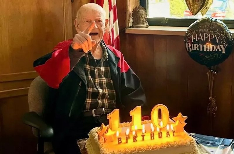 POŠTAR JE DEKI DONEO NOVOGODIŠNJI POKLON, ALI ON JE ODBIO Razlog će vas ostaviti bez reči, dirljiva priča tera suze na oči!