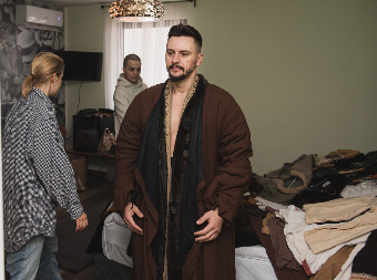 "BOG SVE VIDI" Emir Đulović oduševio prolaznike, humanim gestom rasplakao mnoge! (VIDEO)