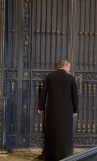 VELJKO RAŽNATOVIĆ DOČEKAO CECINOG DUHOVNIKA Vladika Stefan stigao u vilu na Nikoljdan (VIDEO)