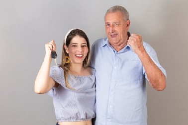 TATA ME VOZI NA POSAO, A IMAM 27 GODINA  Devojka ne vidi uopšte problem u tome, šta vi mislite o ovom trendu koji je zaludeo mlađe generacije?