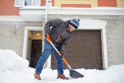 AKO ČISTITE SNEG, OBAVEZNO STAVITE OVAJ SASTOJAK NA LOPATU Sve ide mnogo lakše i brže, a više vas neće boleti leđa