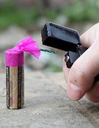 HOROR U VRTIĆU NA LEKINOM BRDU: Tinejdžeri zalepili petarde na zid, dete povređeno!