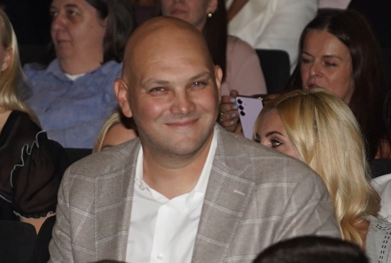 SVI ŠAULIĆI NA NOGAMA DO JUTRA! Slavlje zbog rođenja Mihajlovog sina ujedinilo porodicu, cepali mu više majica