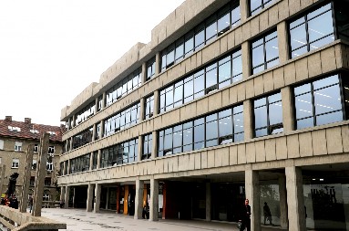 Sutra presuda Kecmanovićima zbog zločina njihovog sina u OŠ "Vladislav Ribnikar"