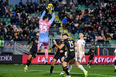 SRBIN UMALO JUNAK Stankovićev sin odbranio penal Lukakuu, ali njegov tim nije izdržao