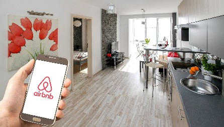 VEŠTAČKA INTELIGENCIJA U SLUŽBI TURIZMA Airbnb sprečava najam smeštaja za novogodišnje proslave