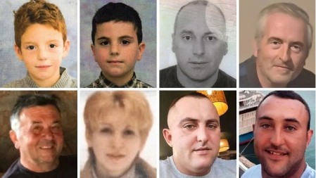 ŽENI I DETETU POZLILO NA SAHRANI ŽRTVAMA MASAKRA Bolne scene, narod grca u suzama