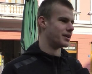 ''POLUČOVEK, POLURADIJUS'' Pitali momka iz Bosne da li veruje u muško-ženska prijateljstva, zbog odgovora ceo region plače od smeha! (VIDEO)