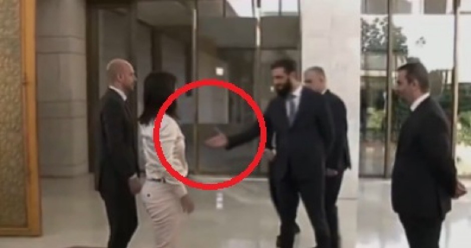 BERBOKOVA U CENTRU SKANDALA Novi sirijski lider odbio da se rukuje s njom, evo šta je dovelo do kontroverze (VIDEO)