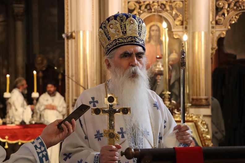 KADA BUDEMO IMALI LjUBAVI, BIĆE I MIRA I DOBRE VOLjE SVUDA I NA SVAKOM MESTU Božićni intervju mitropolita bačkog dr Irineja za Alo!