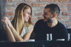 KAKO PROVALITI DA VAS MUVA ZAUZET MUŠKARAC Stručnjak za veze otkriva jedan znak koji ga odaje