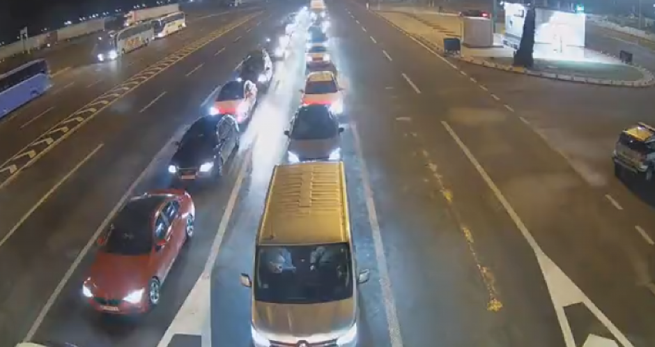 GUŽVE NA GRANIČNIM PRELAZIMA Putnička motorna vozila na Kelebiji čekaju dva sata