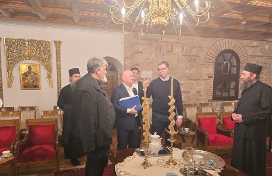 VUČIĆ SA IGUMANOM METODIJEM: Samo jaka i slobodna Srbija može da odbrani svoje državne i nacionalne interese