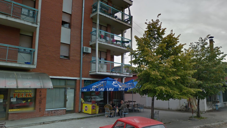 VLASNIKU KAFANE SE BORE ZA ŽIVOT U pucnjavi u Jagodini ranjeni i mladić i devojka (VIDEO)