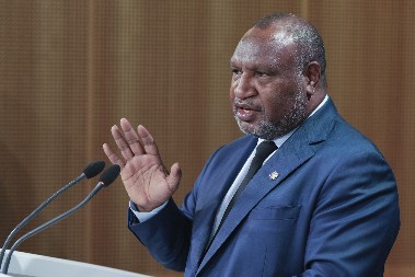 "BRAĆA SU SE POSVAĐALA, SELO SE PODELILO..." Snimak otkrio horor, u ruci drži stopalo, cela zemlja pobesnela!