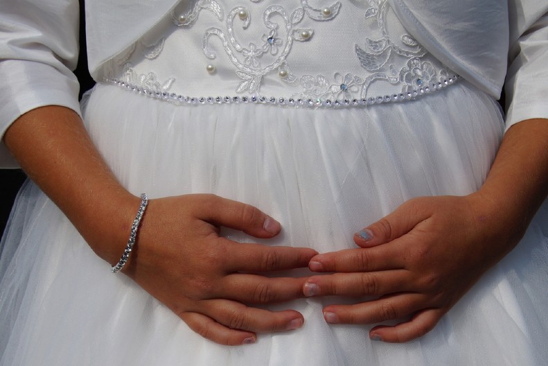 IMALA SAM 9 GODINA KADA SAM SE UDALA ZA NJEGA ,,Zreo" muškarac oženio devojčicu, a najgore se dogodilo nekoliko godina kasnije