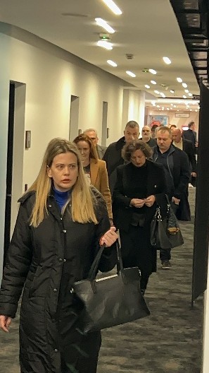 BLEDA I BEZ TRUNKE ŠMINKE! Milica Jokanović neutešna na komemoraciji Miloradu Milinkoviću (VIDEO)