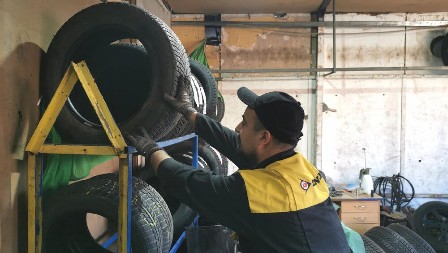 PRIČA O VULKANIZERU IZ SRBIJE ZAPALILA REGION Devojka tvrdi da njen dečko u sezoni zaradi GOMILU PARA, da li je ovo realno?