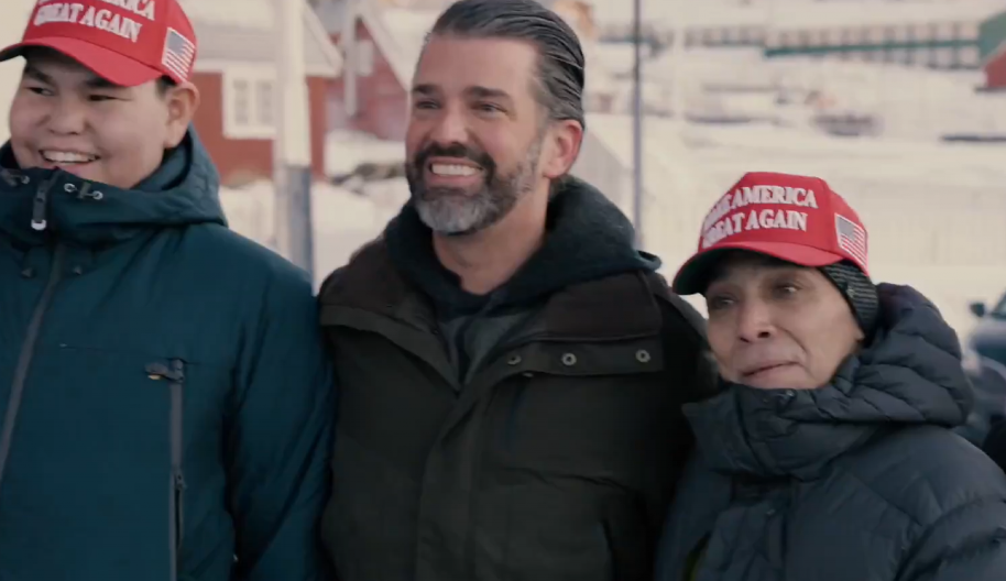 AMERIKANCI FRAPIRANI POTEZOM TRAMPOVOG SINA, BRUKA! Beskućnike sa Grenlanda ''potkupio'' da glume tatine pristalice! (VIDEO)