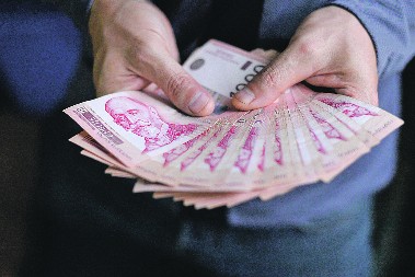 STIŽE NOVA JEDNOKRATNA POMOĆ VREDNA 15.000 DINARA Važne vesti za ovu grupu građana